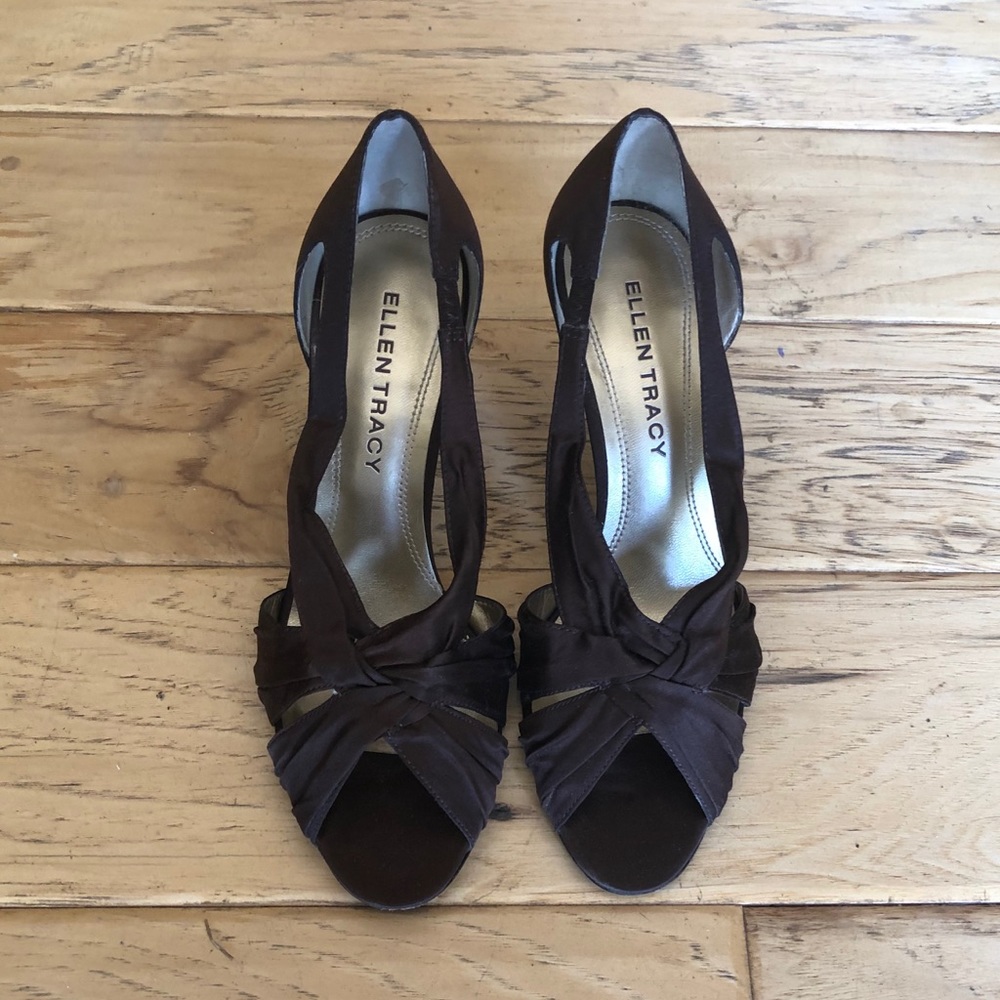 ELLEN TRACY Criss-Cross Brown Heels